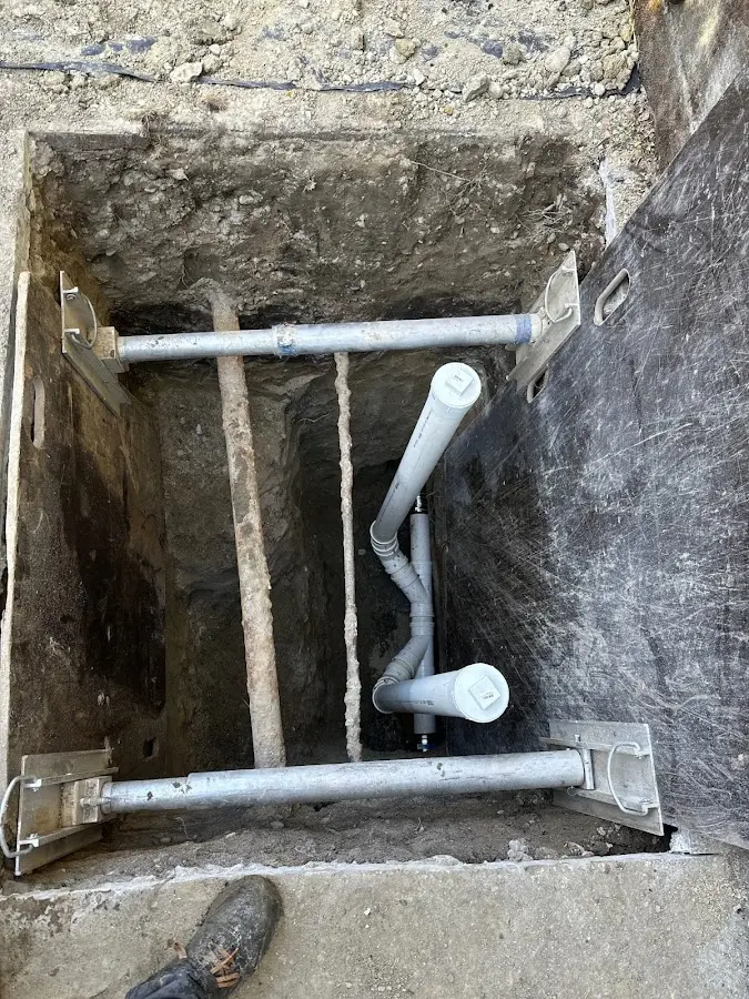 Experienced plumber completing Drain Cleaning work in Lakewood